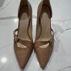 New. Nine West nude heels. Worn once. Size 10M